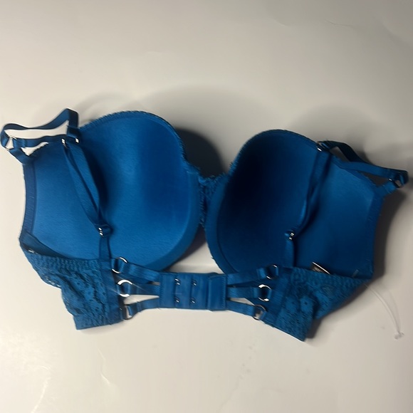 Victoria’s Secret Very Sexy Push Up 32DDD - Picture 2 of 3
